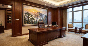 老闆辦公室風水佈局：座位後方掛什麼？打造「穩如泰山」的領袖氣場